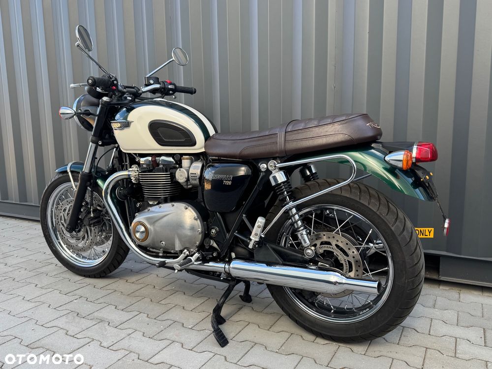 Triumph Bonneville - 19