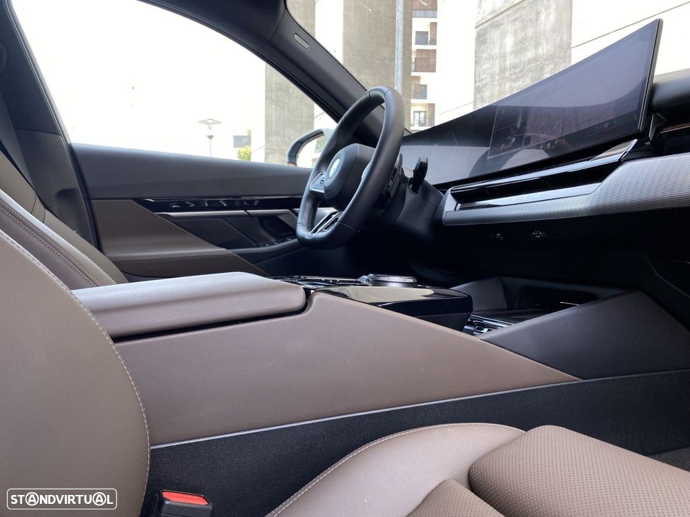 BMW 530 e Pack Desportivo M - 16