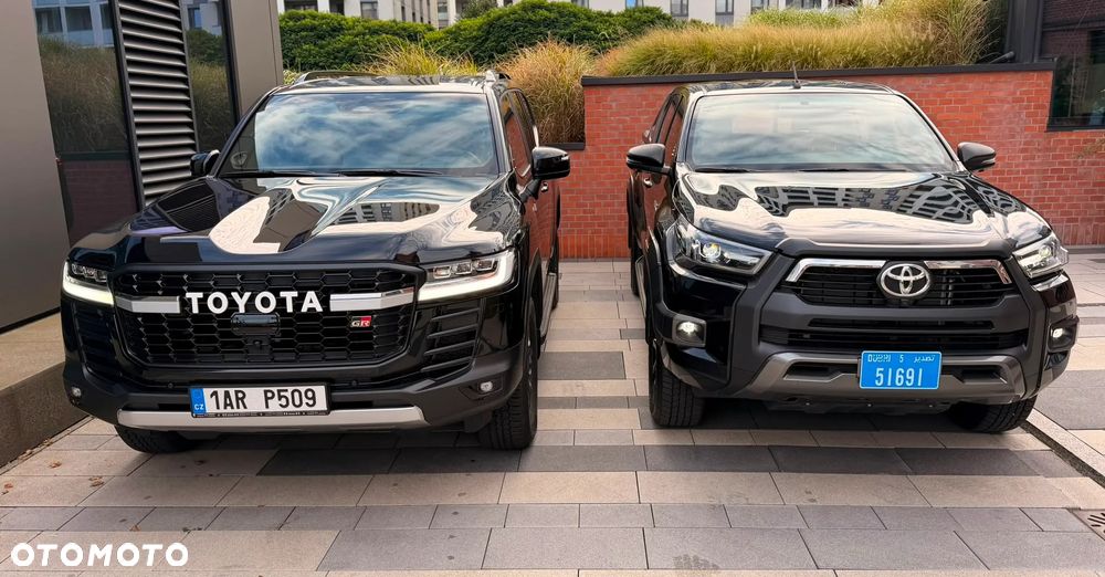 Toyota Land Cruiser - 32