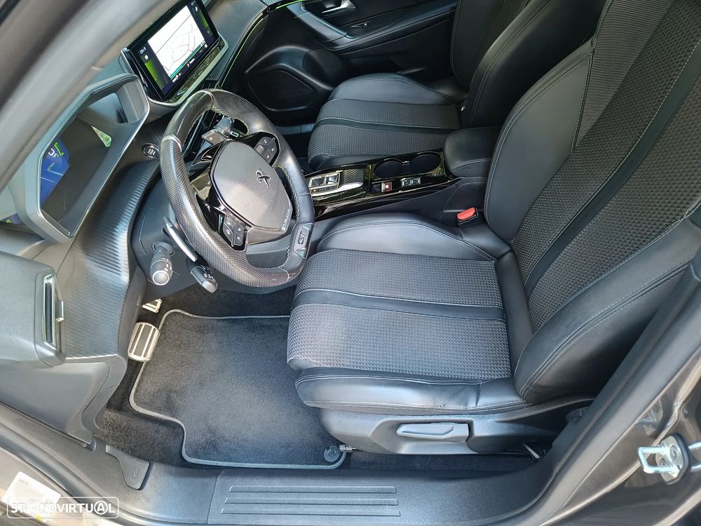 Peugeot 2008 PureTech 130 EAT8 GT - 12