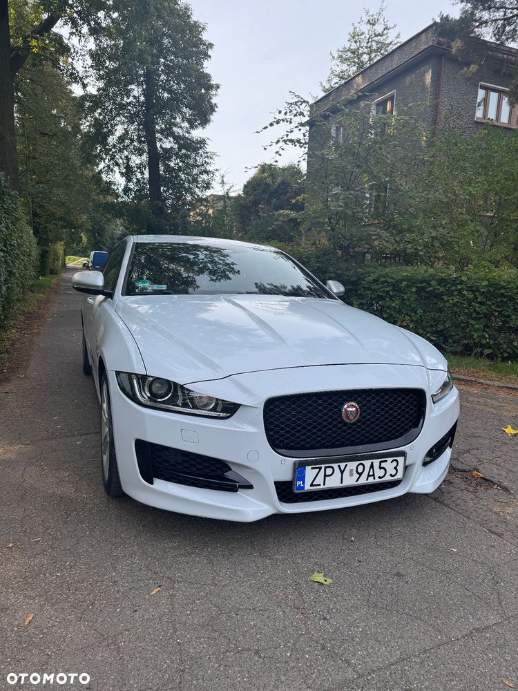 Jaguar XE 2.0 D R-Sport - 10