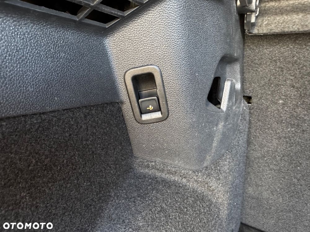 Volkswagen Golf 2.0 TDI SCR DSG Move - 28