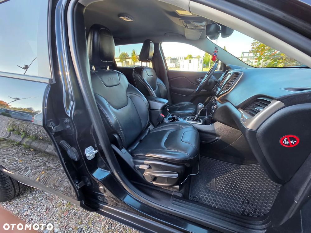 Jeep Cherokee - 23