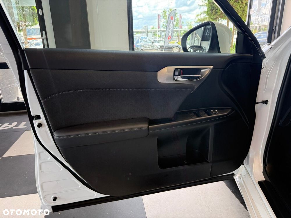Lexus CT - 19