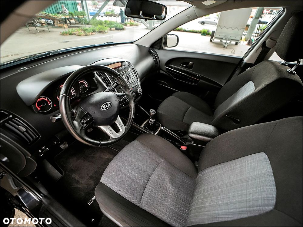 Kia Ceed - 14