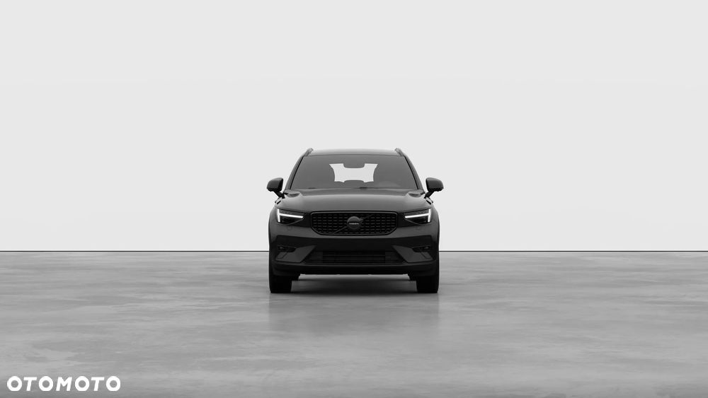 Volvo XC 40 B4 Plus Black Edition - 2