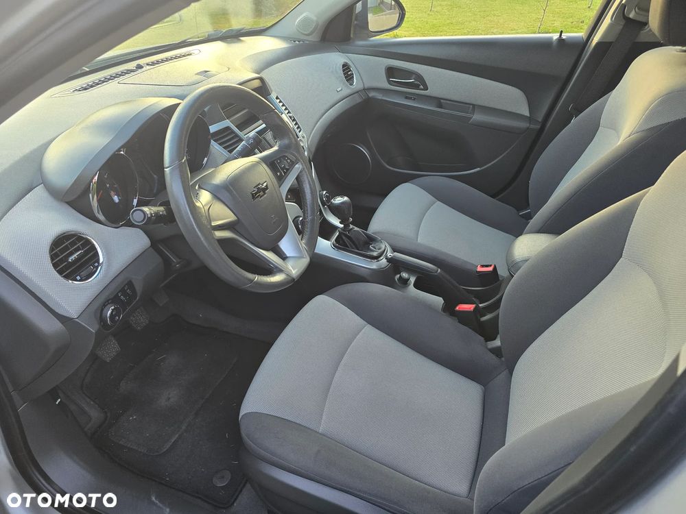 Chevrolet Cruze 1.6 LS - 11