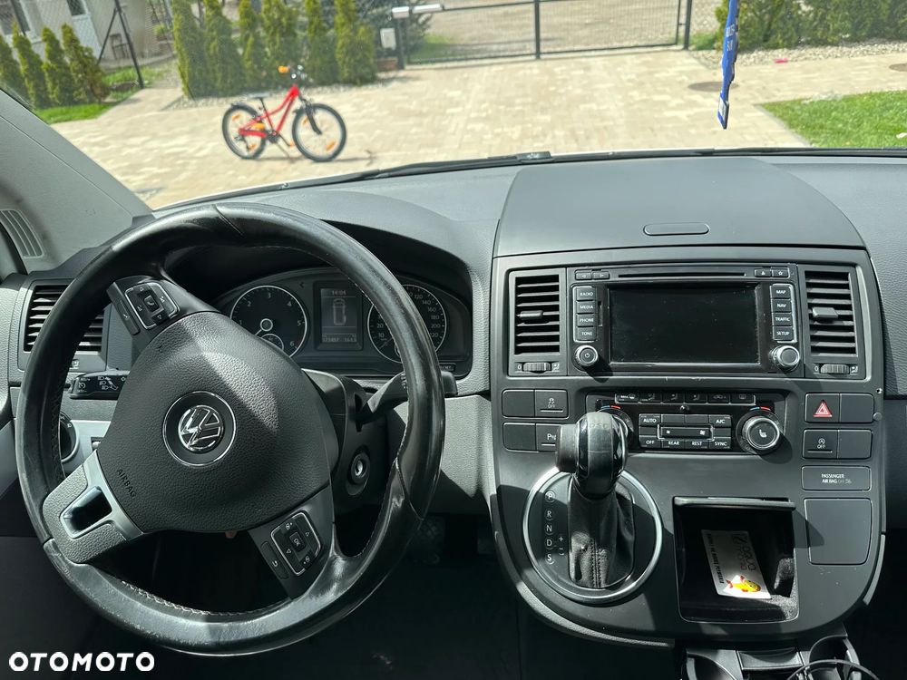 Volkswagen Multivan - 11