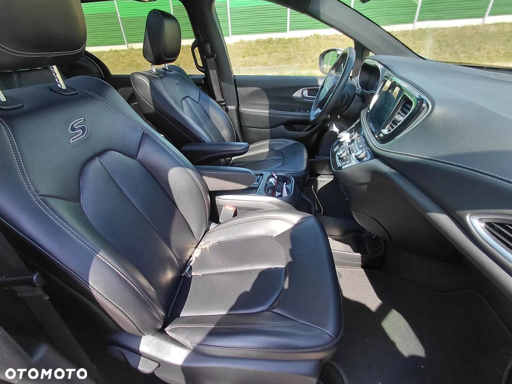 Chrysler Pacifica - 20