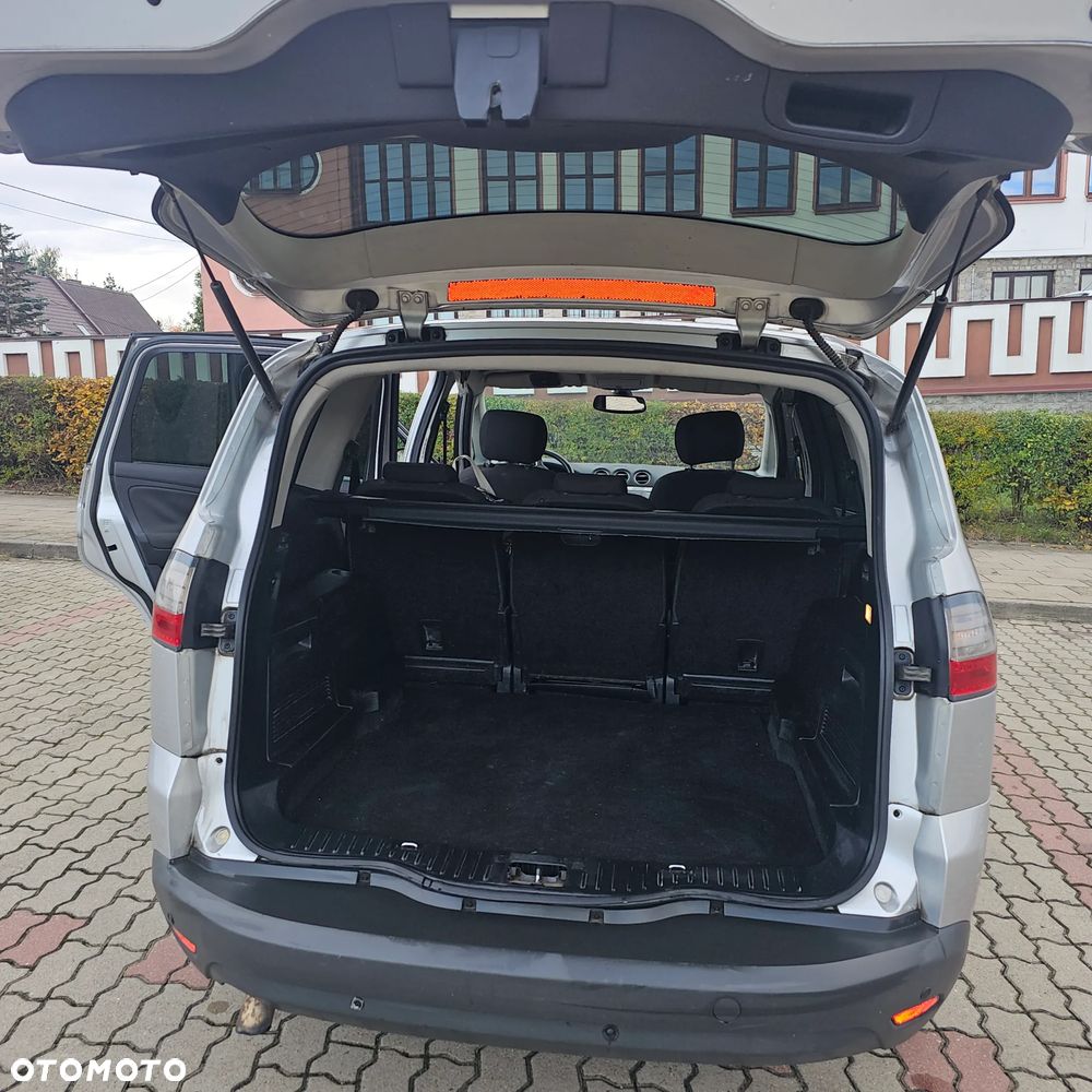 Ford S-Max - 11