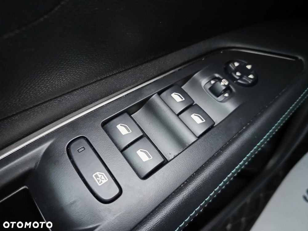 Peugeot 3008 1.2 PureTech Allure S&S - 28