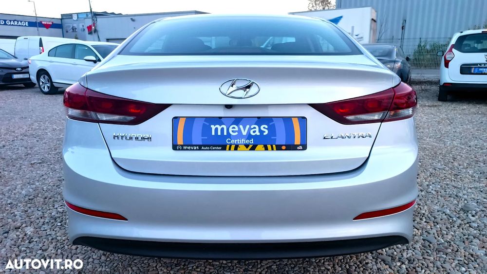 Hyundai Elantra 1.6 MPi Comfort - 8