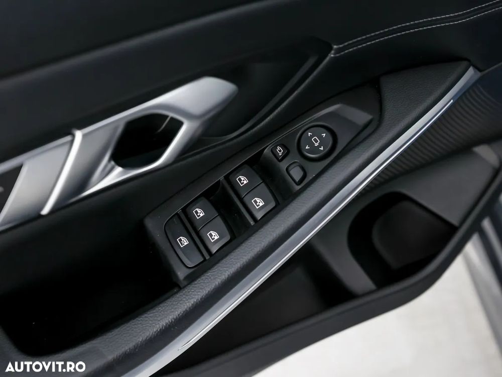 BMW Seria 3 320i Aut. M Sport - 27