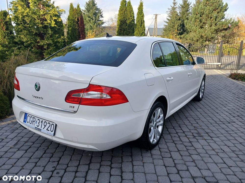 Skoda Superb 2.0 TDI DPF Elegance - 11