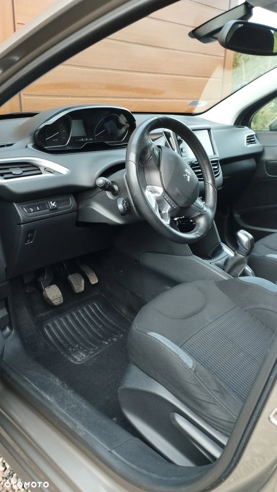 Peugeot 208 - 4