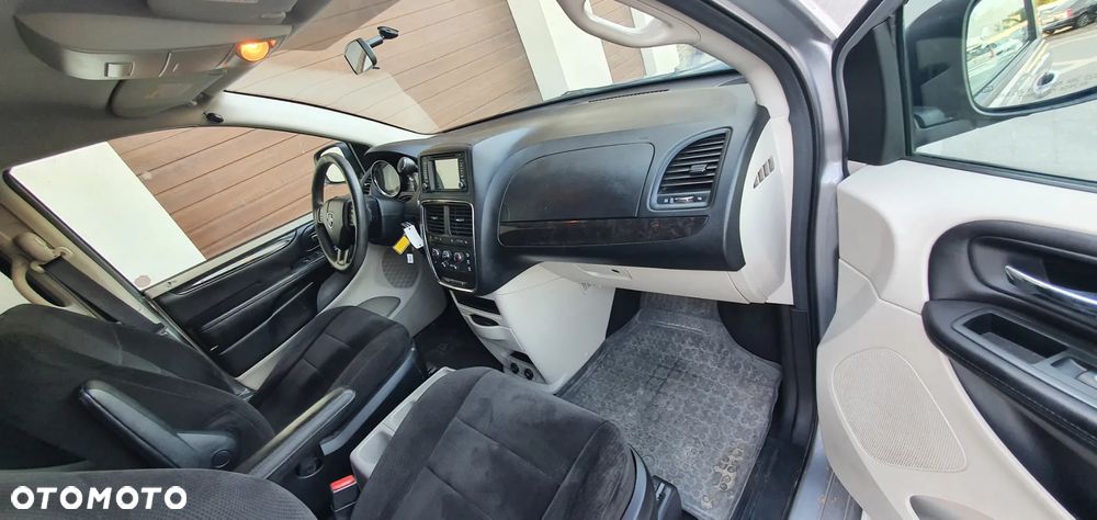 Dodge Grand Caravan - 12