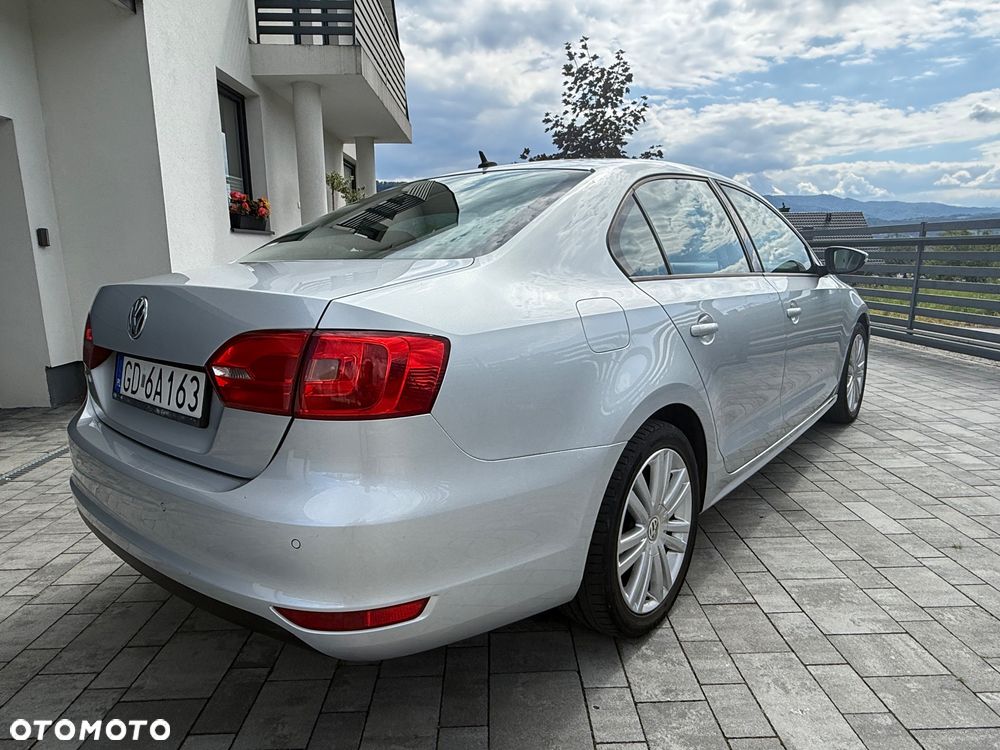 Volkswagen Jetta - 6