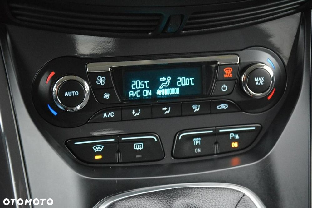 Ford Kuga 2.0 TDCi FWD Titanium - 25