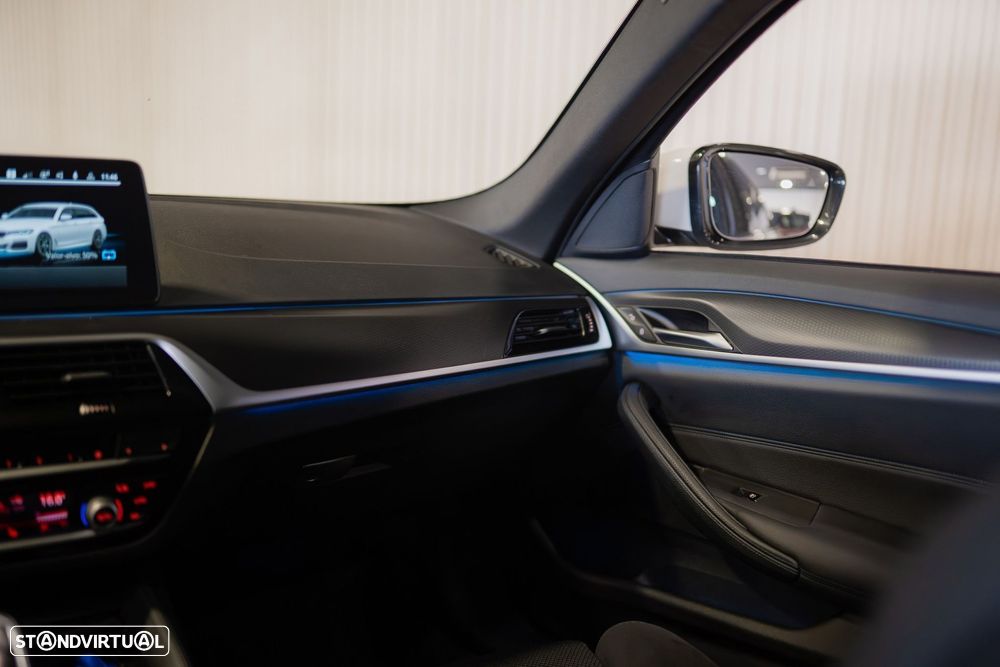 BMW 530 e Pack Desportivo M - 34