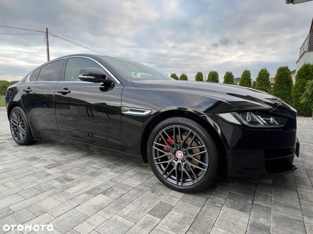 Jaguar XE 2.0 D Prestige - 7