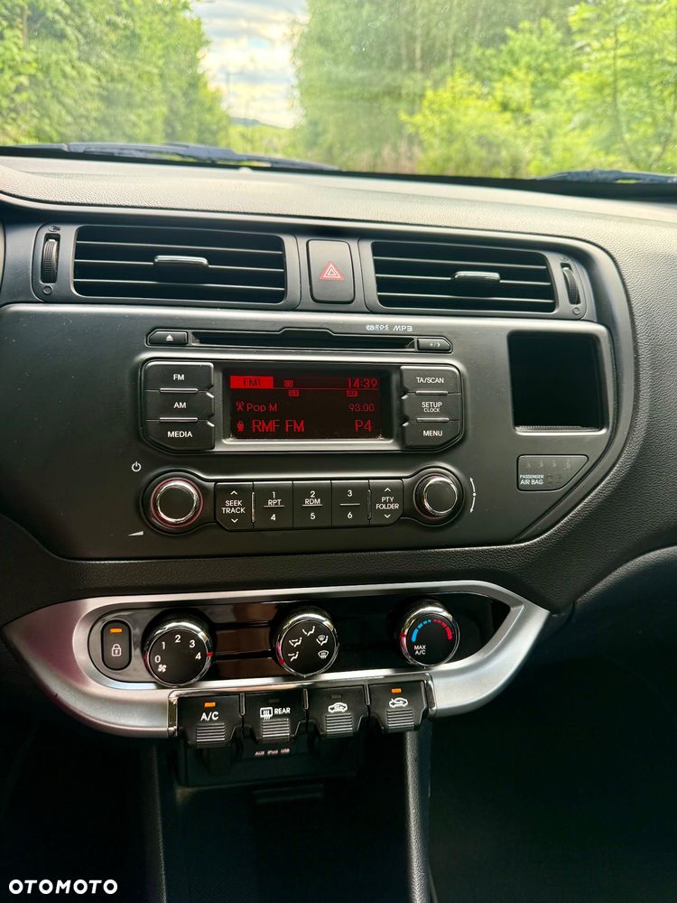 Kia Rio 1.4 Dream Team Edition - 30