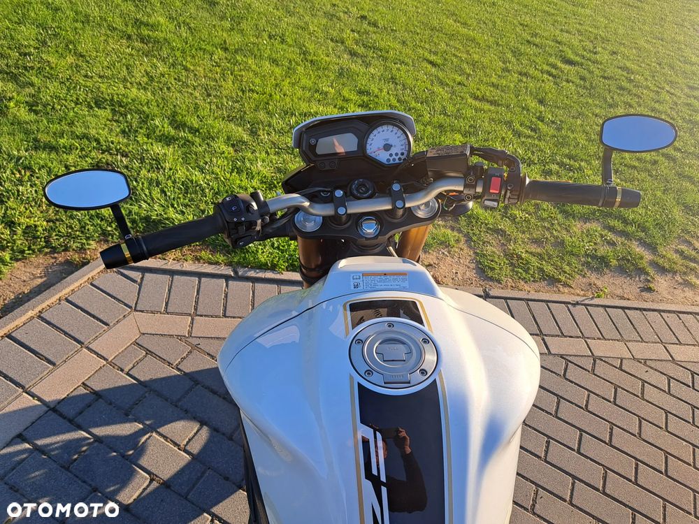 Yamaha FZ8 - 3