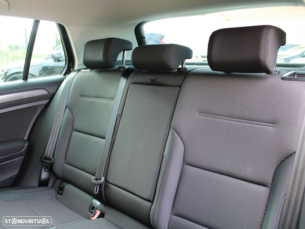 VW Golf 1.0 TSI Confortline DSG - 39