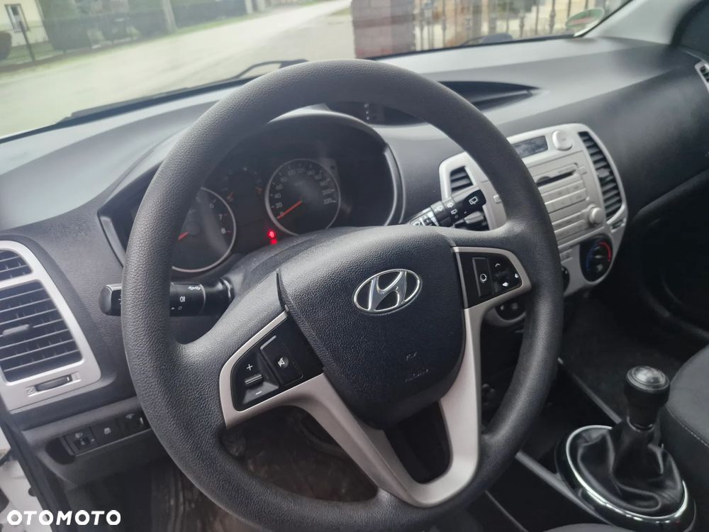 Hyundai i20 1.2 UEFA EURO 2012 Edition - 9