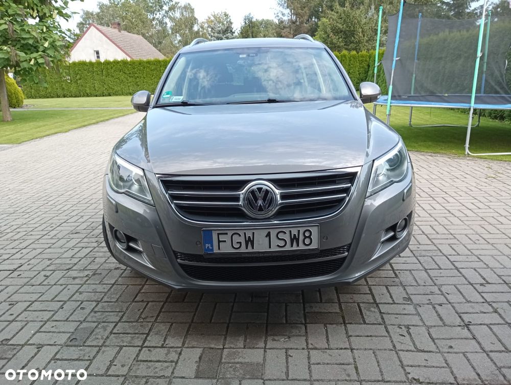 Volkswagen Tiguan - 1