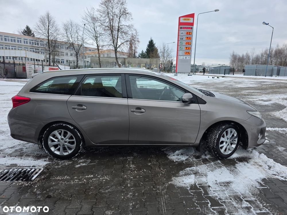 Toyota Auris 1.6 Premium Comfort - 2