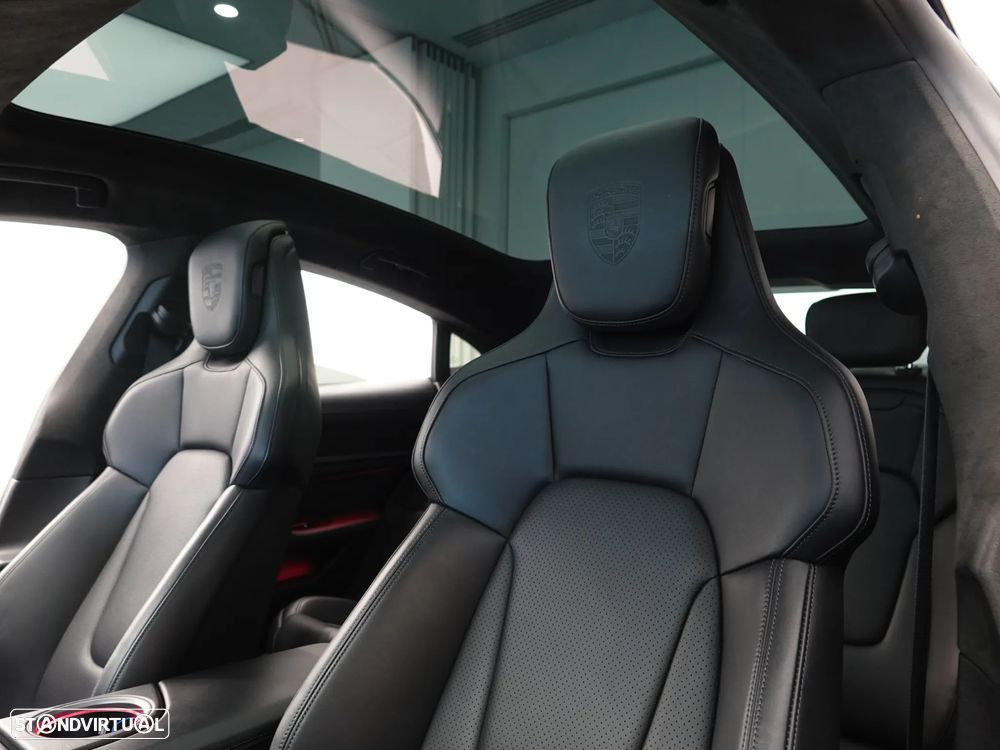 Porsche Taycan Turbo S - 16