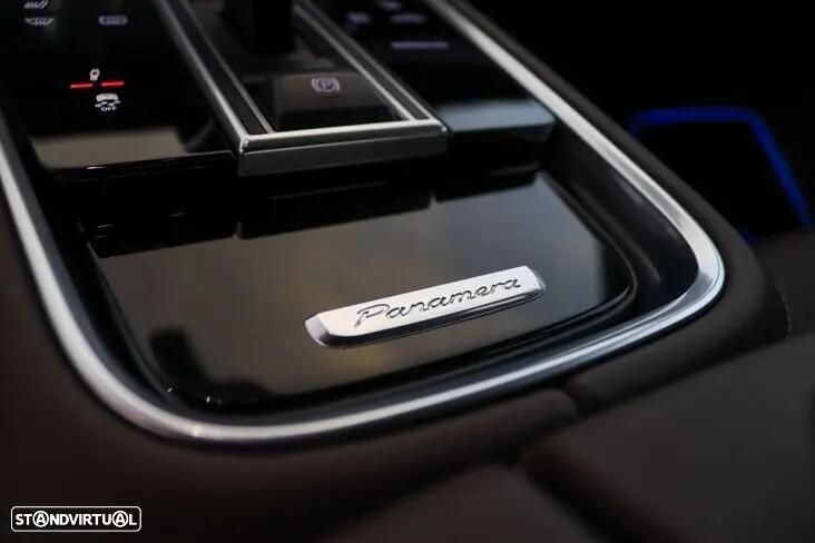 Porsche Panamera 4 E-Hybrid - 24