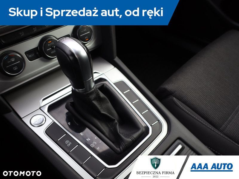 Volkswagen Passat - 15