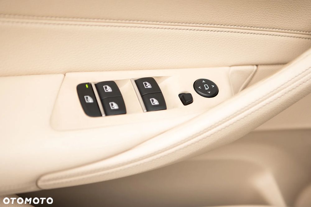 BMW Seria 5 520d Luxury Line - 12