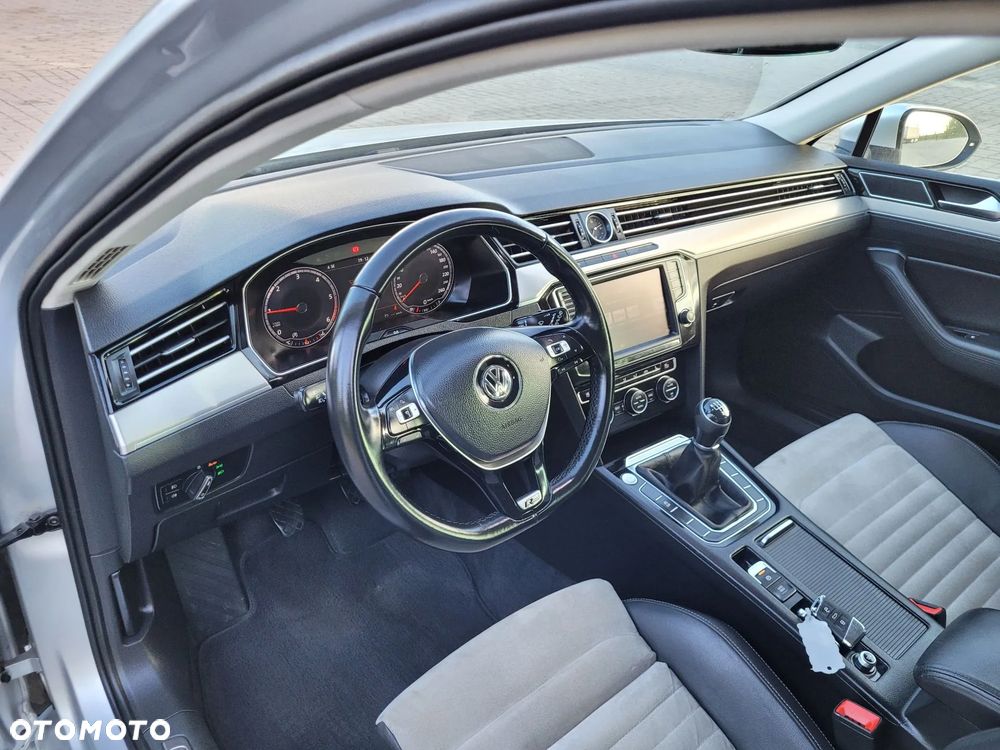 Volkswagen Passat 2.0 TDI (BlueMotion Technology) Highline - 18