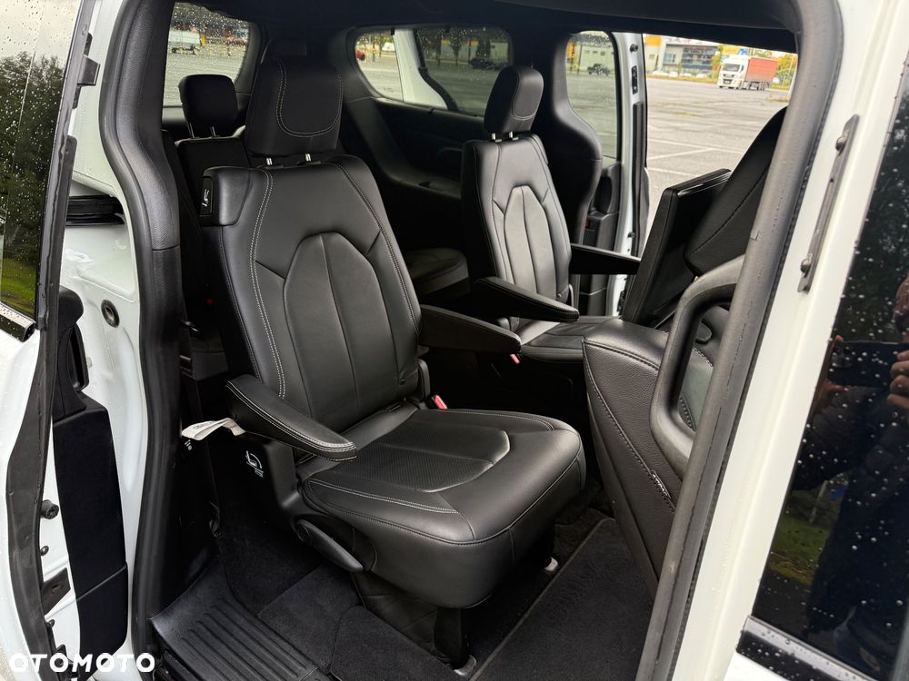 Chrysler Pacifica - 15