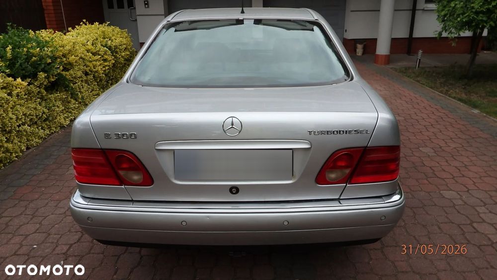 Mercedes-Benz Klasa E 300 TD Avantgarde - 3