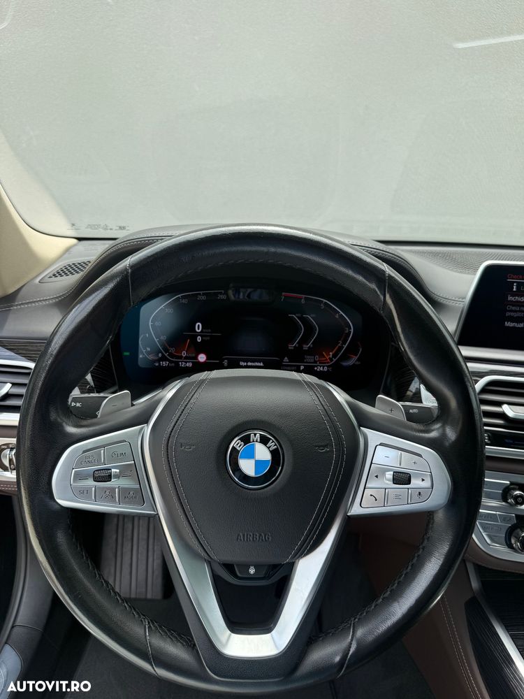 BMW Seria 7 750i xDrive - 26