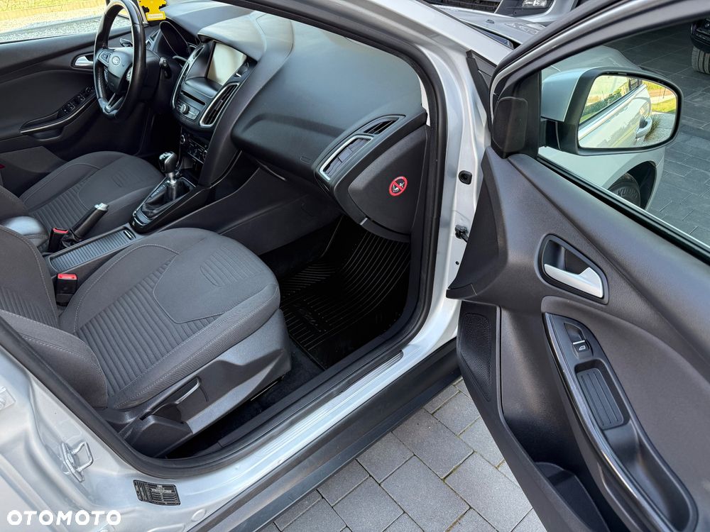 Ford Focus - 25