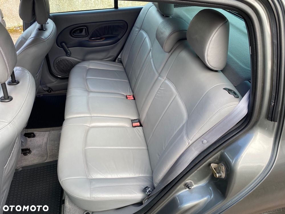 Renault Clio - 12