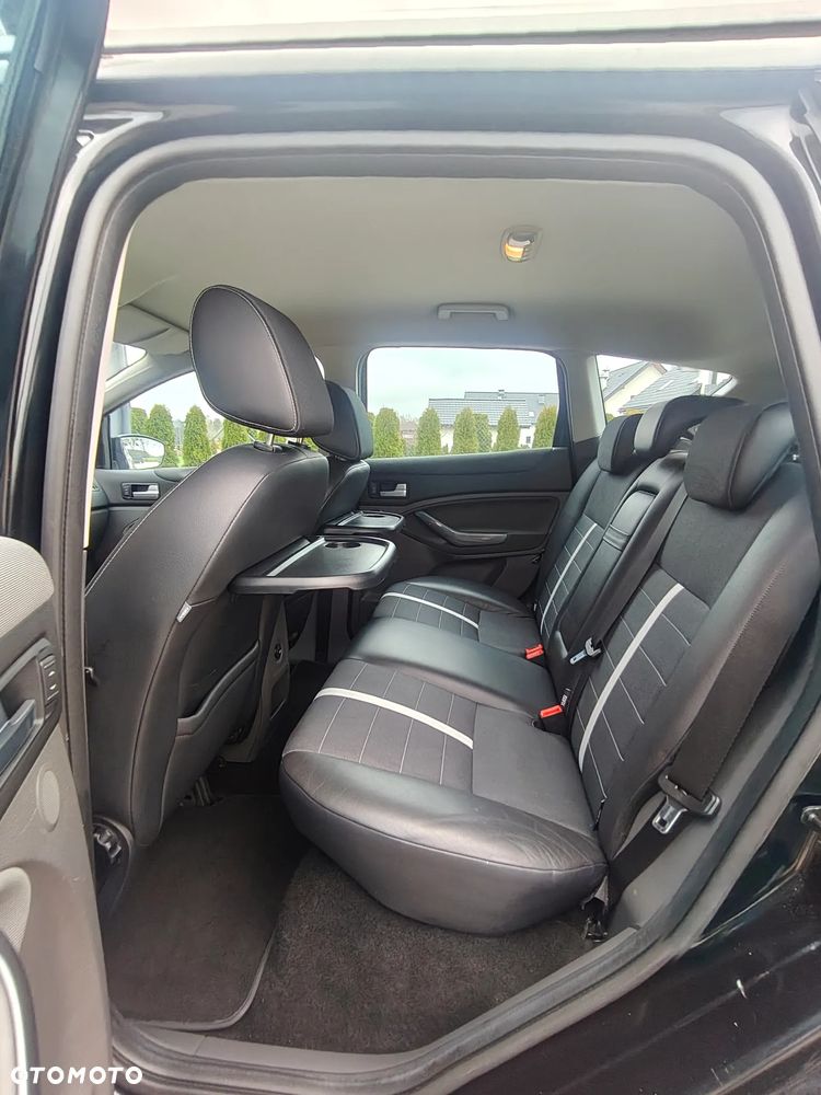 Ford Kuga - 12