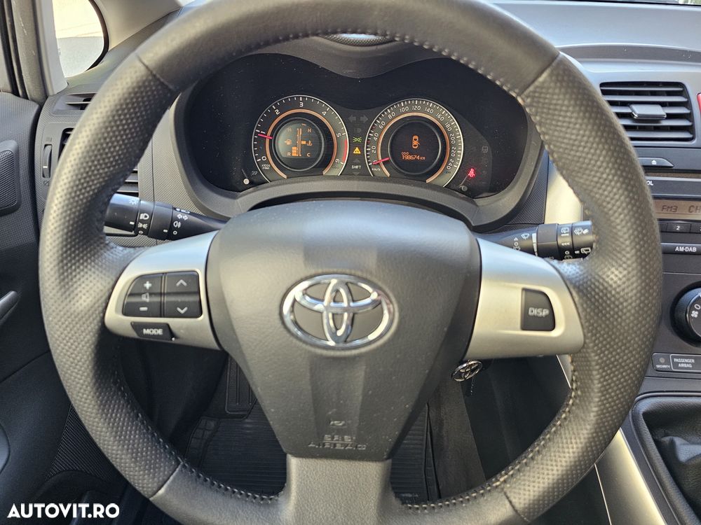 Toyota Auris - 13