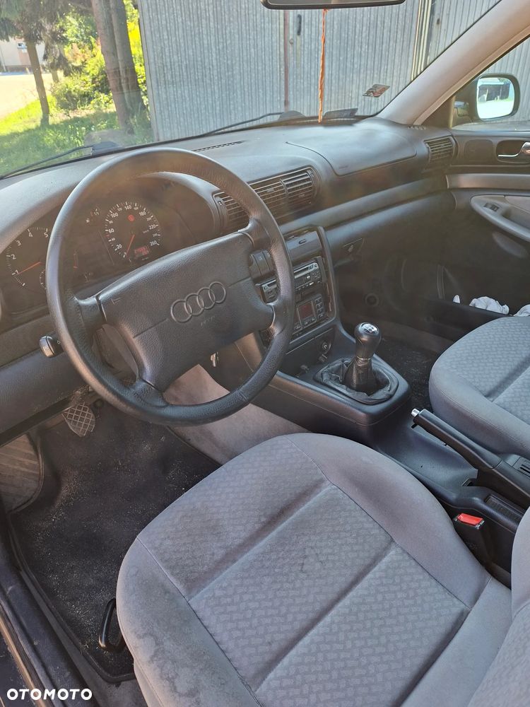 Audi A4 Avant 1.8 - 9