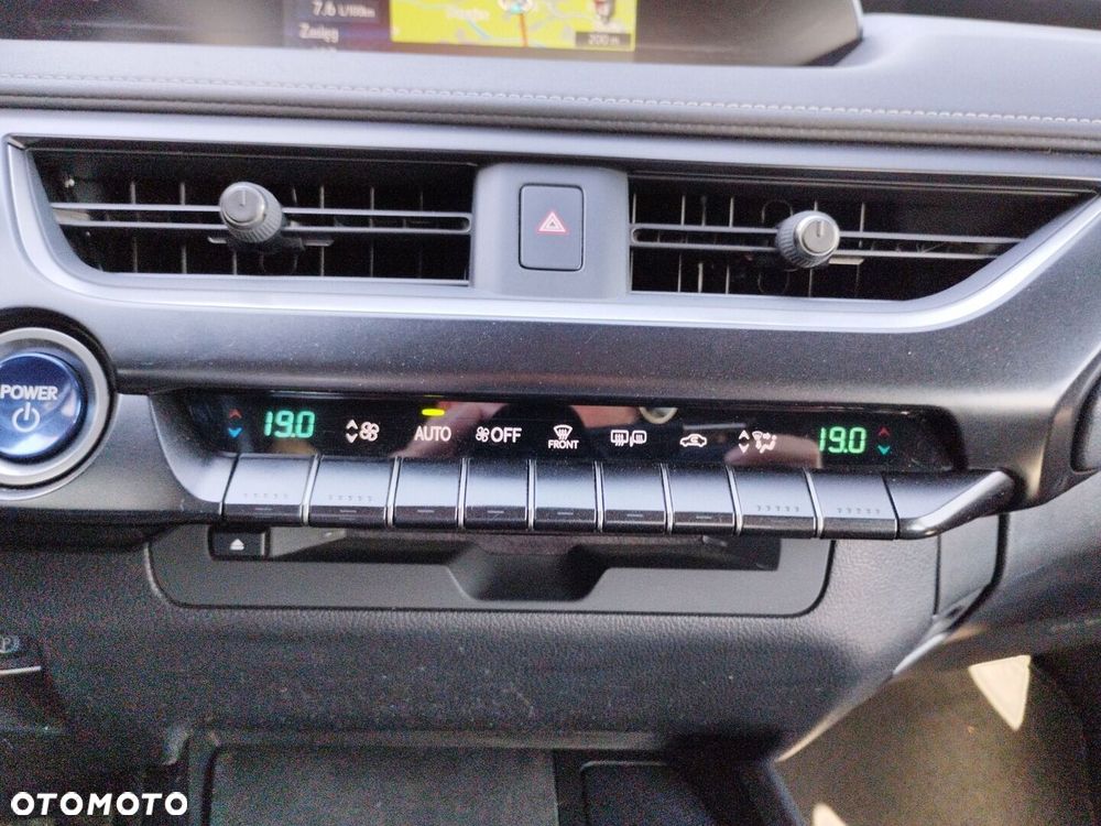 Lexus UX - 16