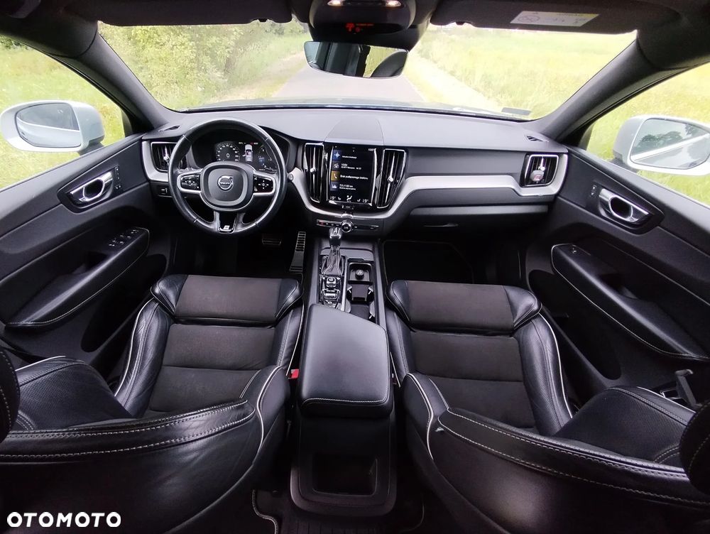 Volvo XC 60 D5 SCR AWD R-Design - 11