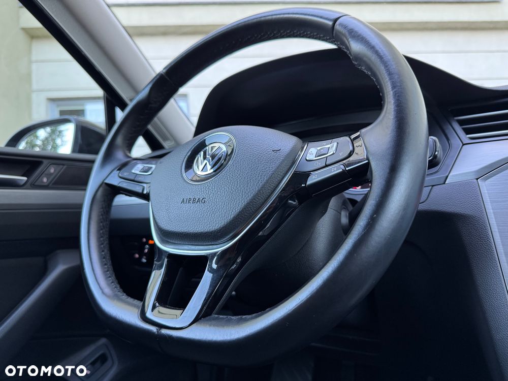 Volkswagen Passat - 26