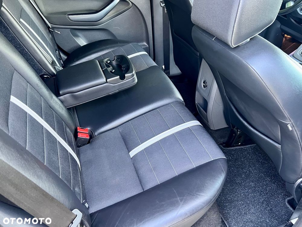 Ford Kuga 2.0 TDCi 4x4 Titanium - 34