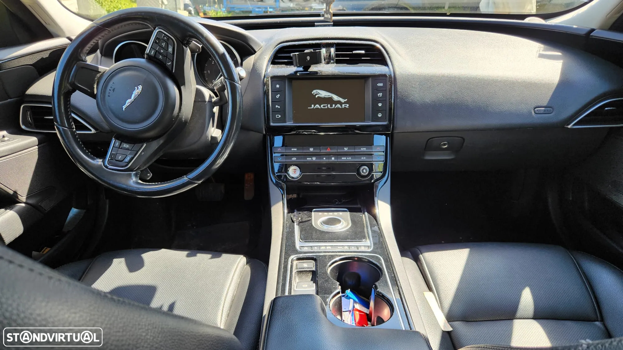 Jaguar XE - 12