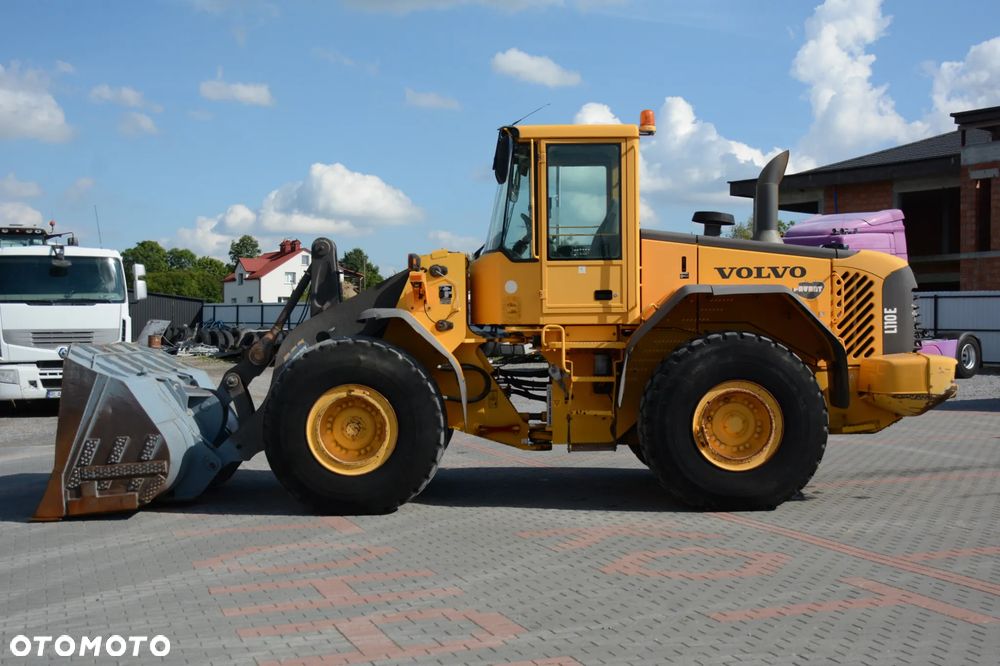 Volvo L110E / 2006r / Przegubowa / Waga w łyżce / 8803 mth / Centralne smarowanie - 8