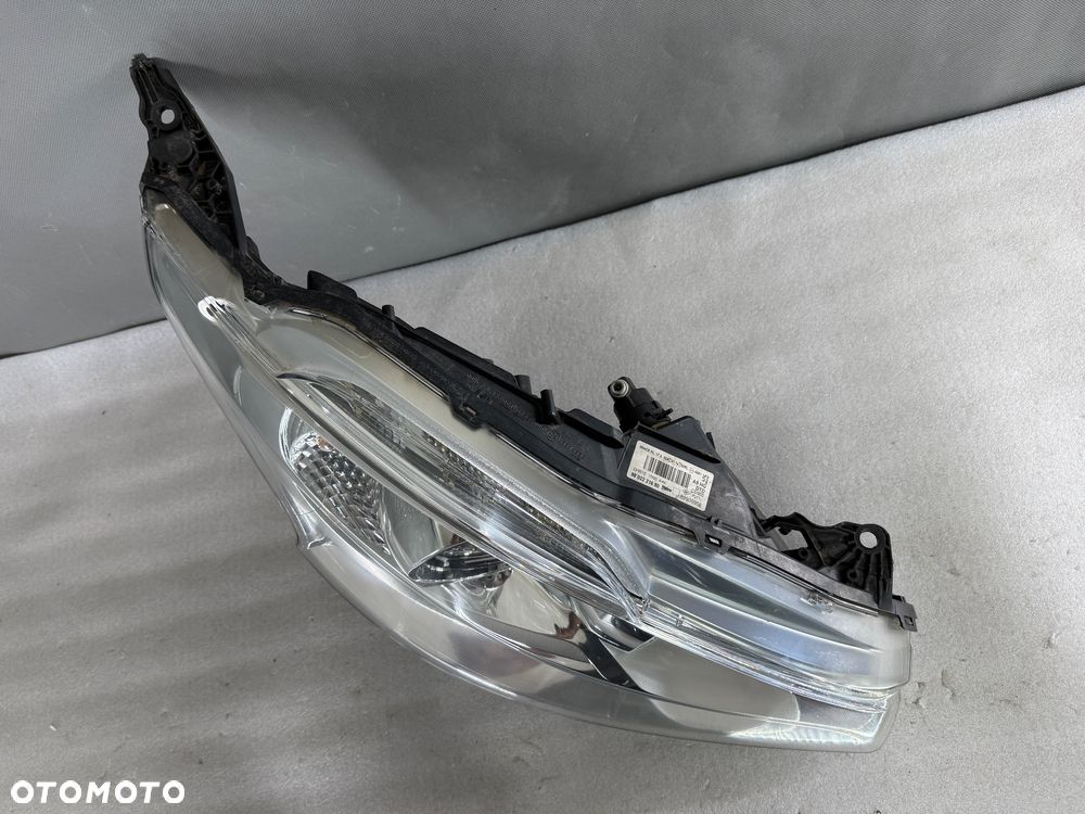 Reflektor Przód strona prawa Peugeot 208 I soczewka led 9802221680 - 3